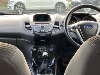 /photos/293/7a4a7257-9475-8c07-c484-54a558feab3f_i320x240.jpg