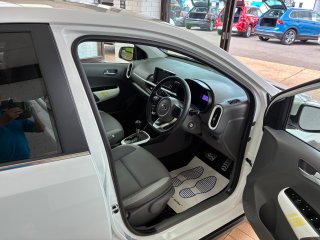 /photos/293/e0a64cab-7fec-76cf-e7ad-129b6dc54b62_i320x240.jpg