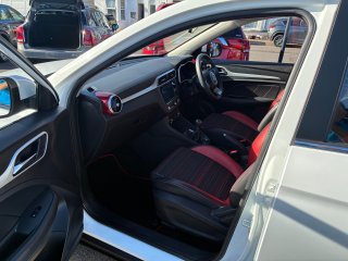 /photos/293/f152750c-8e7f-4d33-b1da-f1c84e32b595_i320x240.jpg